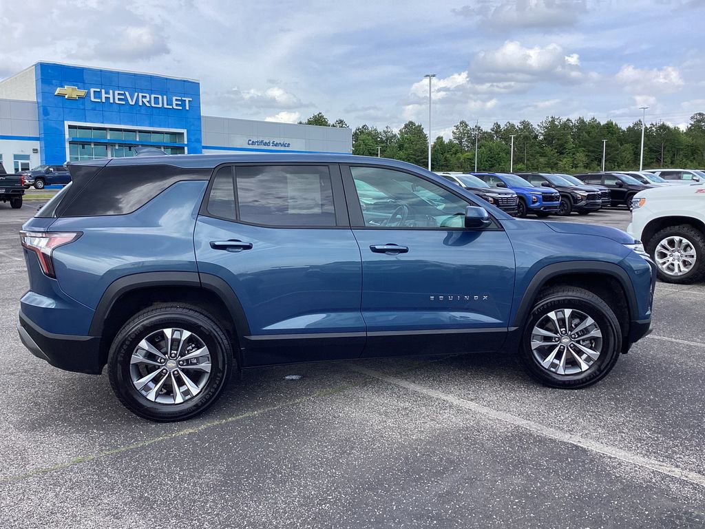 Used 2026 Chevrolet Equinox LT FWD image 9