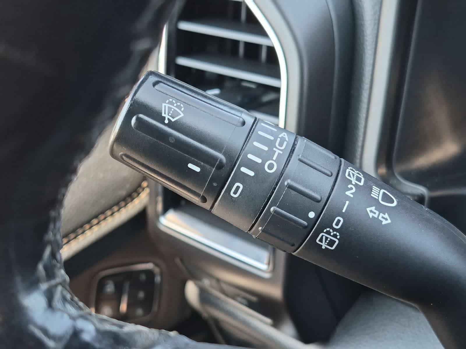 Used 2019 Ford Expedition Limited w/ Equipment Group 302A AWD/4WD image 27