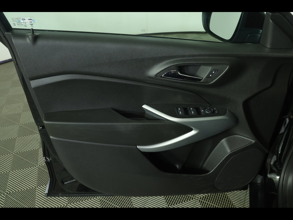 Used 2024 Chevrolet Trax LS w/ LS Convenience Package FWD image 20