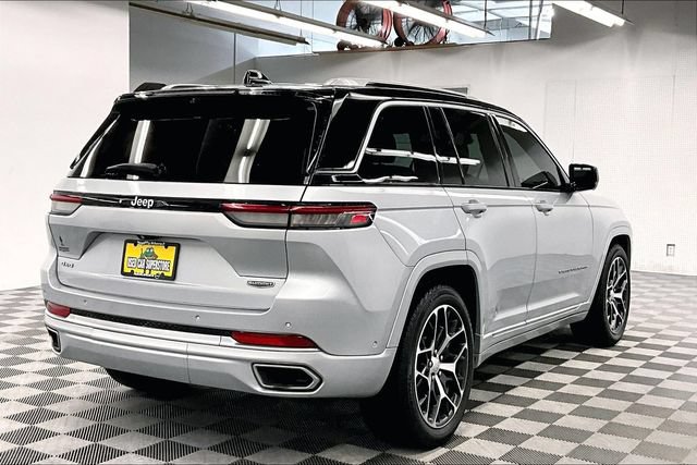 Used 2022 Jeep Grand Cherokee Summit AWD/4WD image 13