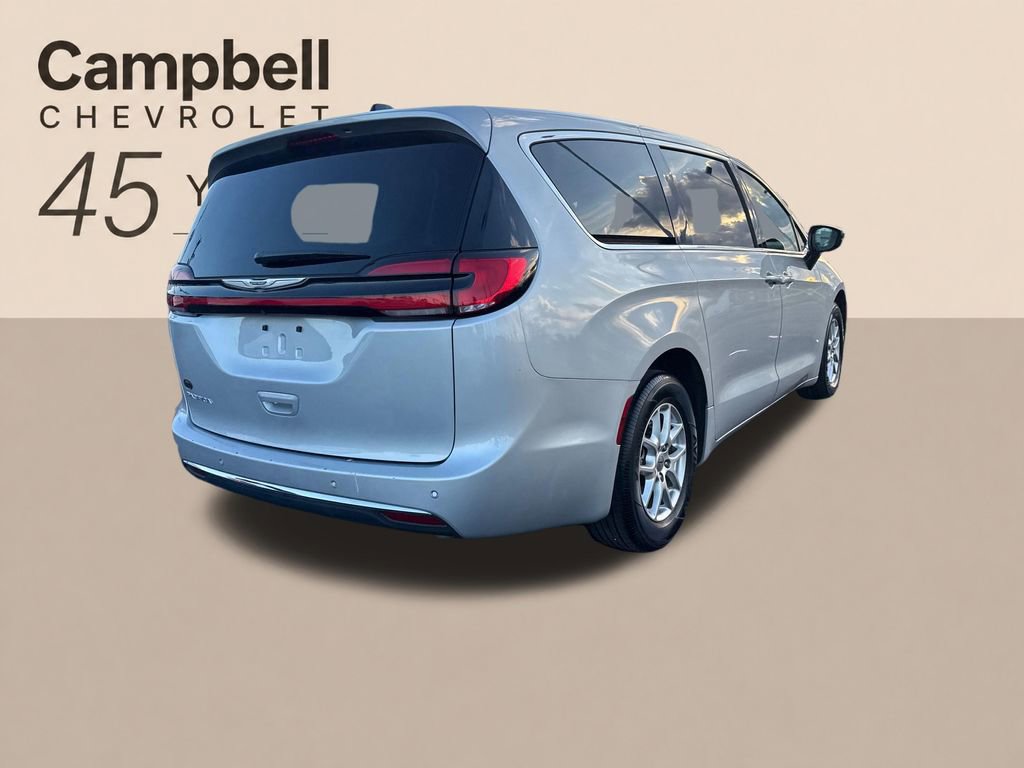 Used 2024 Chrysler Pacifica Touring-L FWD image 6
