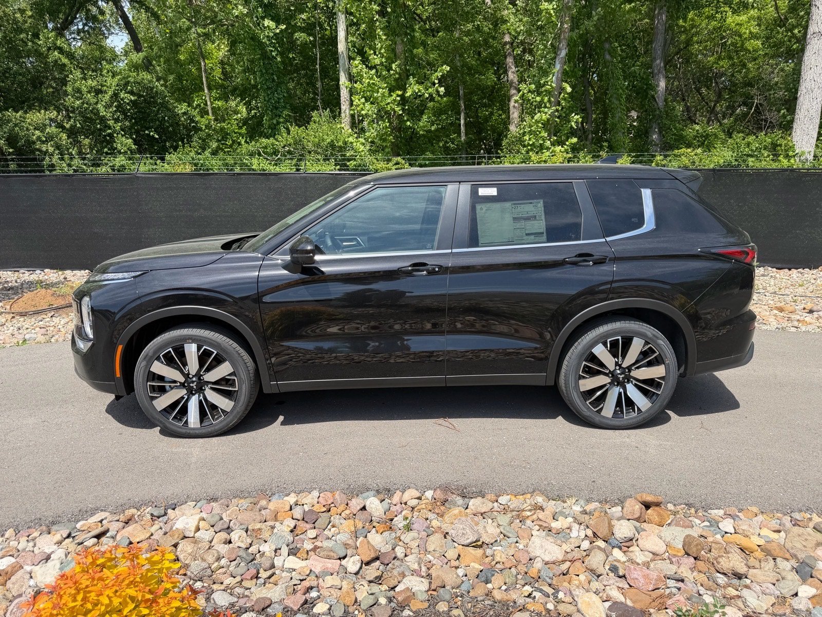 New 2026 Mitsubishi Outlander SE AWD/4WD image 2