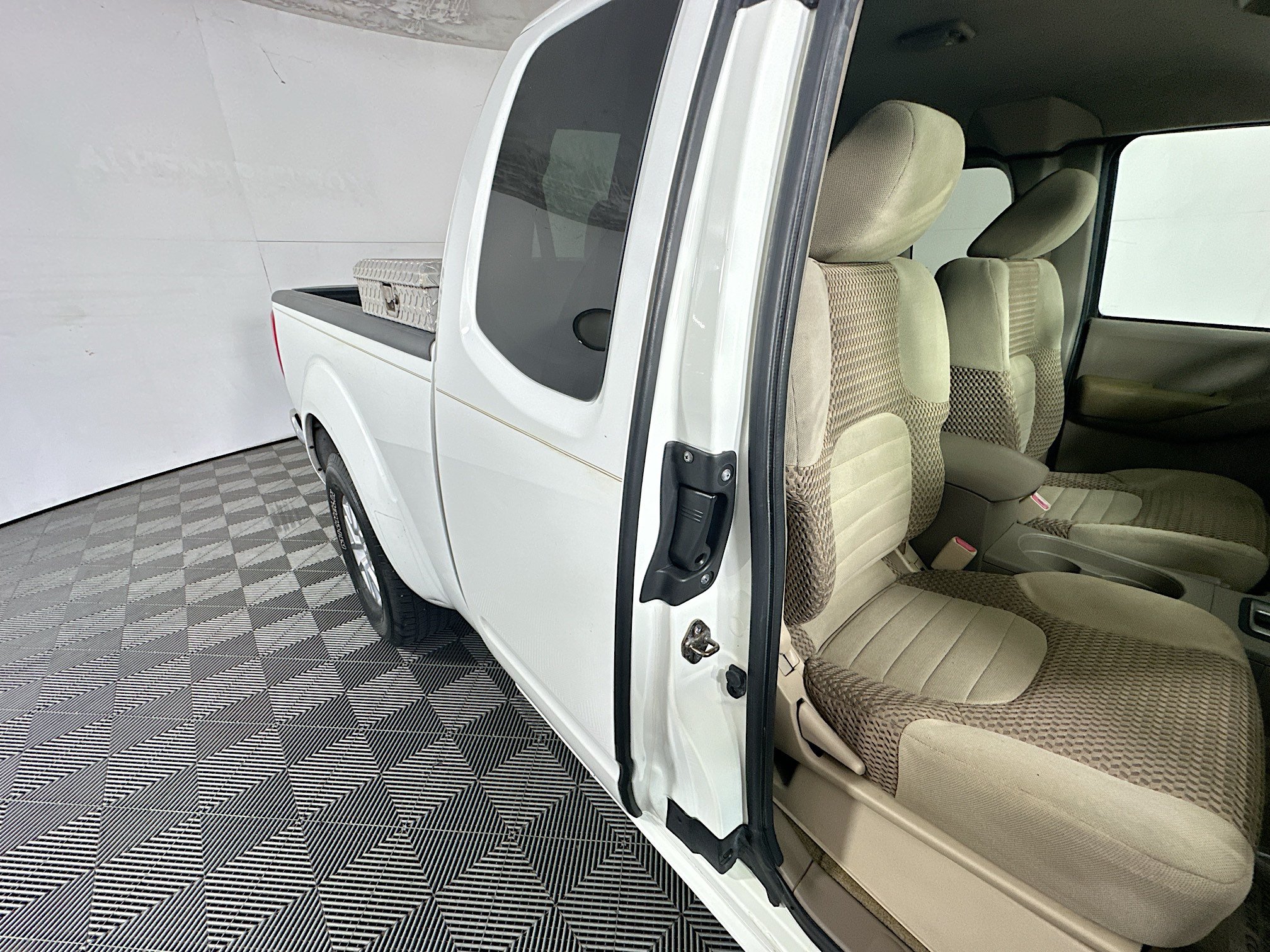 Used 2014 Nissan Frontier SV RWD image 26