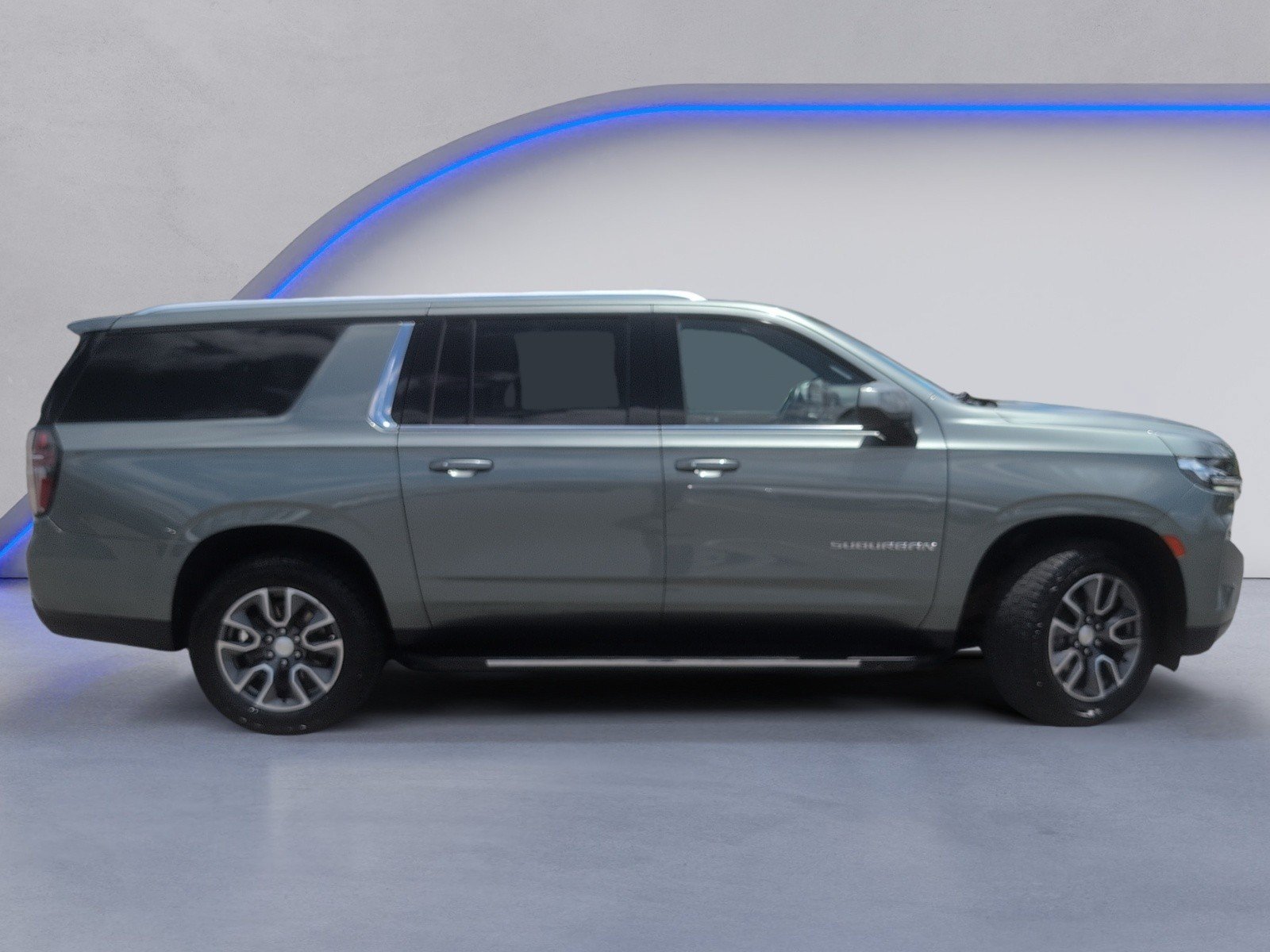 Used 2023 Chevrolet Suburban LS w/ Driver Alert Package RWD image 3