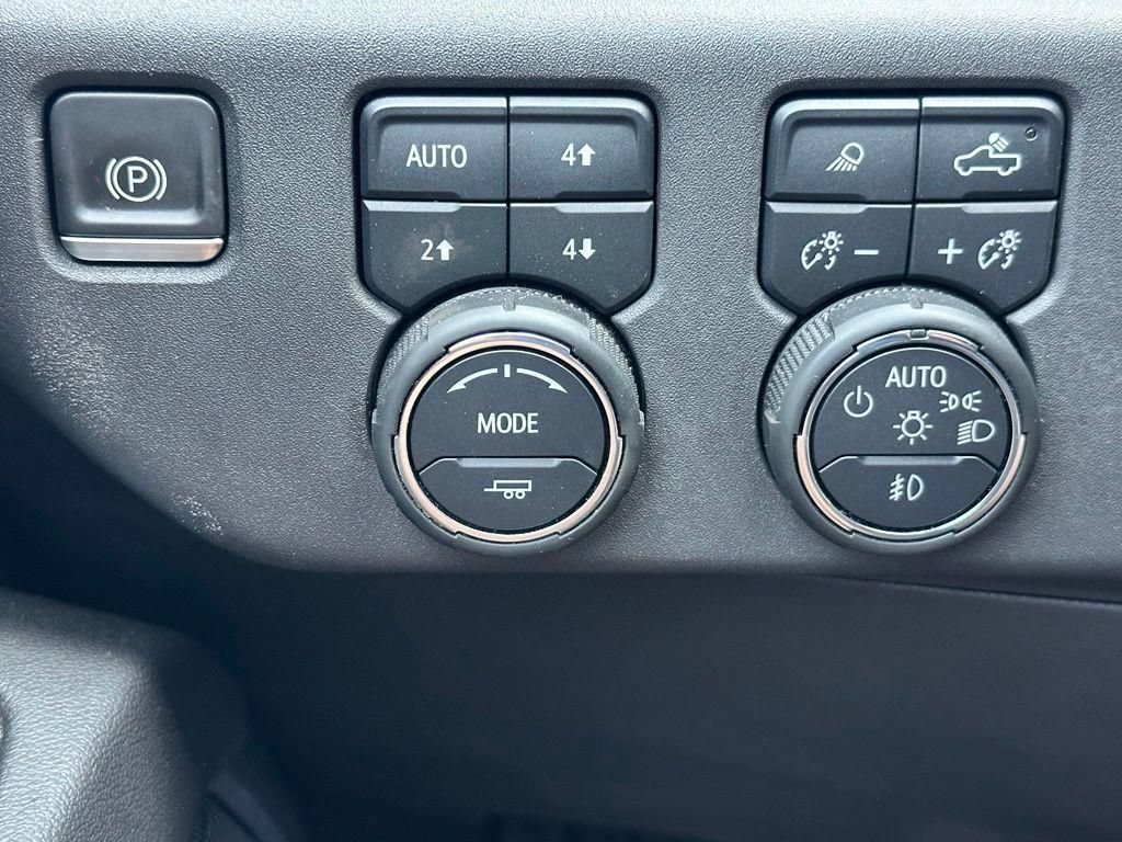 Used 2022 Chevrolet Silverado 1500 LT Trail Boss w/ LT Trail Boss Premium Package AWD/4WD image 14