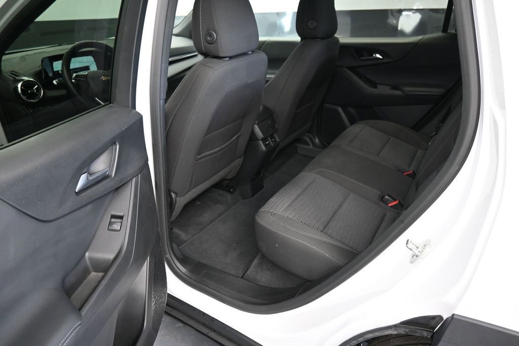Used 2025 Chevrolet Equinox LT AWD/4WD image 16