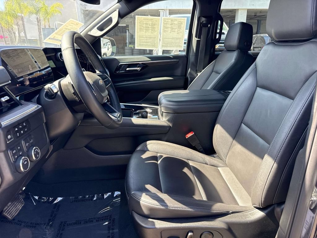 Used 2025 Chevrolet Suburban LT AWD/4WD image 24