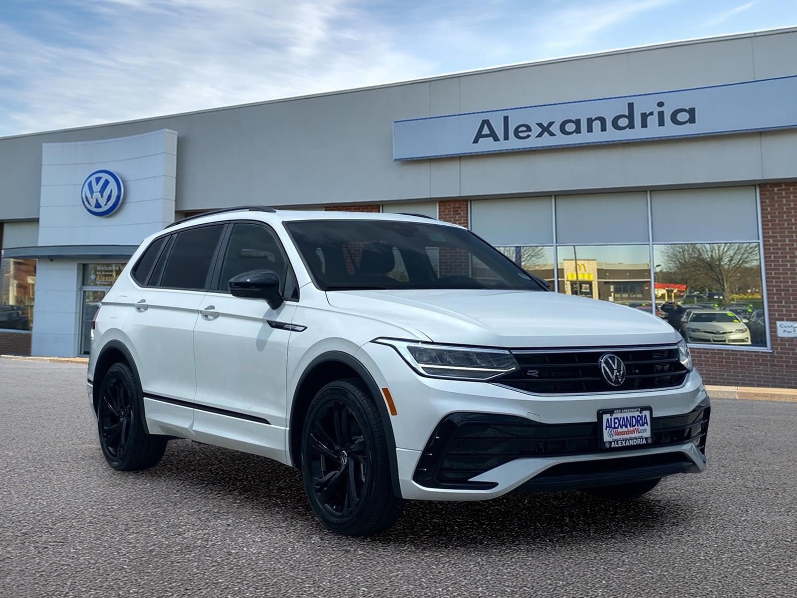 Certified 2024 Volkswagen Tiguan SE R-Line FWD video 1