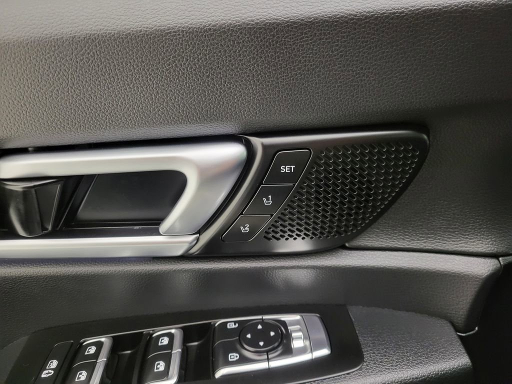 Used 2024 Kia Telluride SX Prestige w/ Towing Package image 3