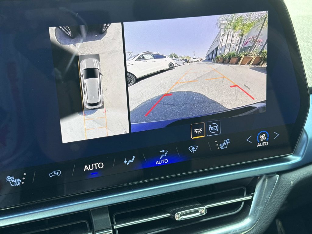Used 2024 Chevrolet Equinox EV LT FWD image 20