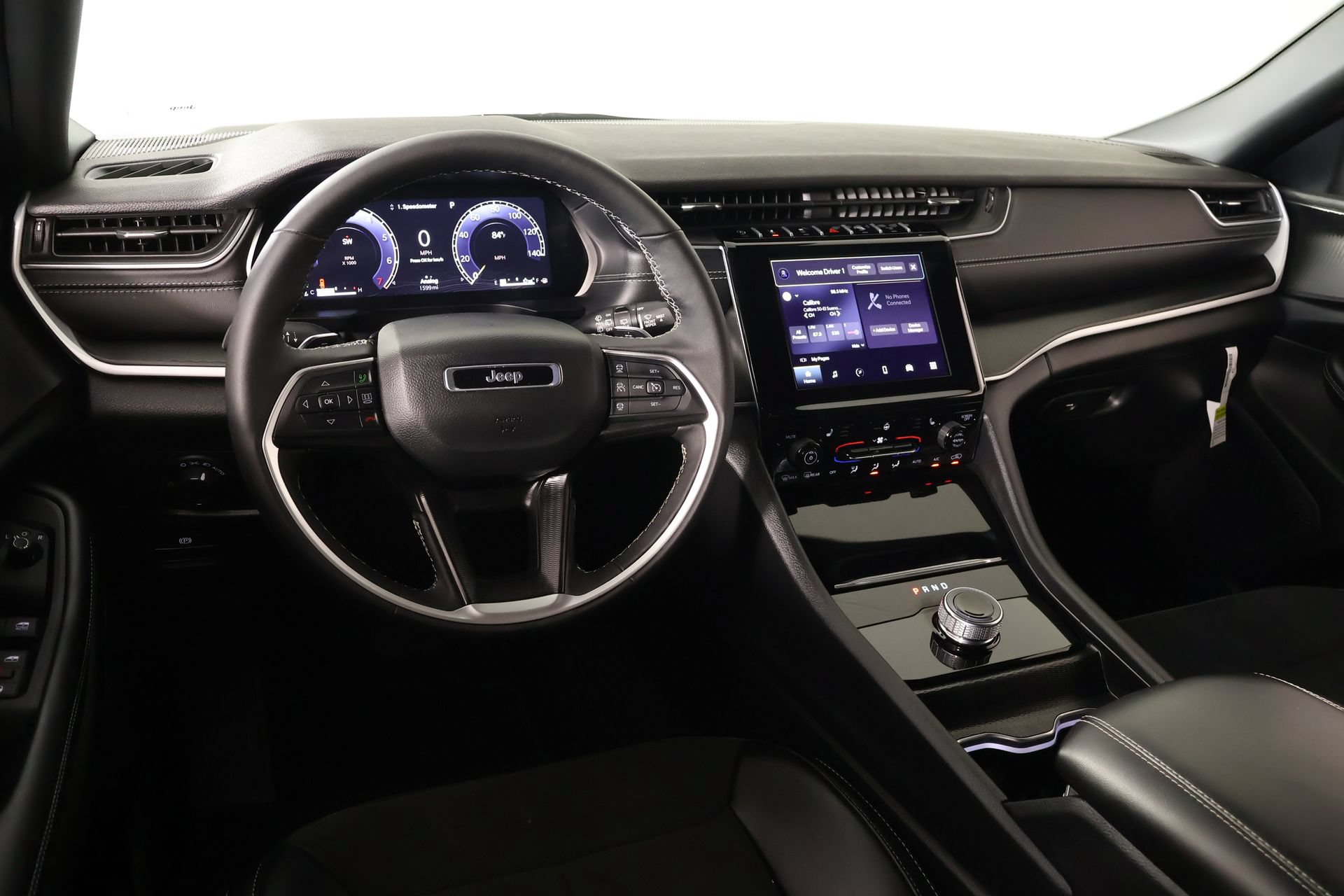 Used 2025 Jeep Grand Cherokee Altitude RWD image 2