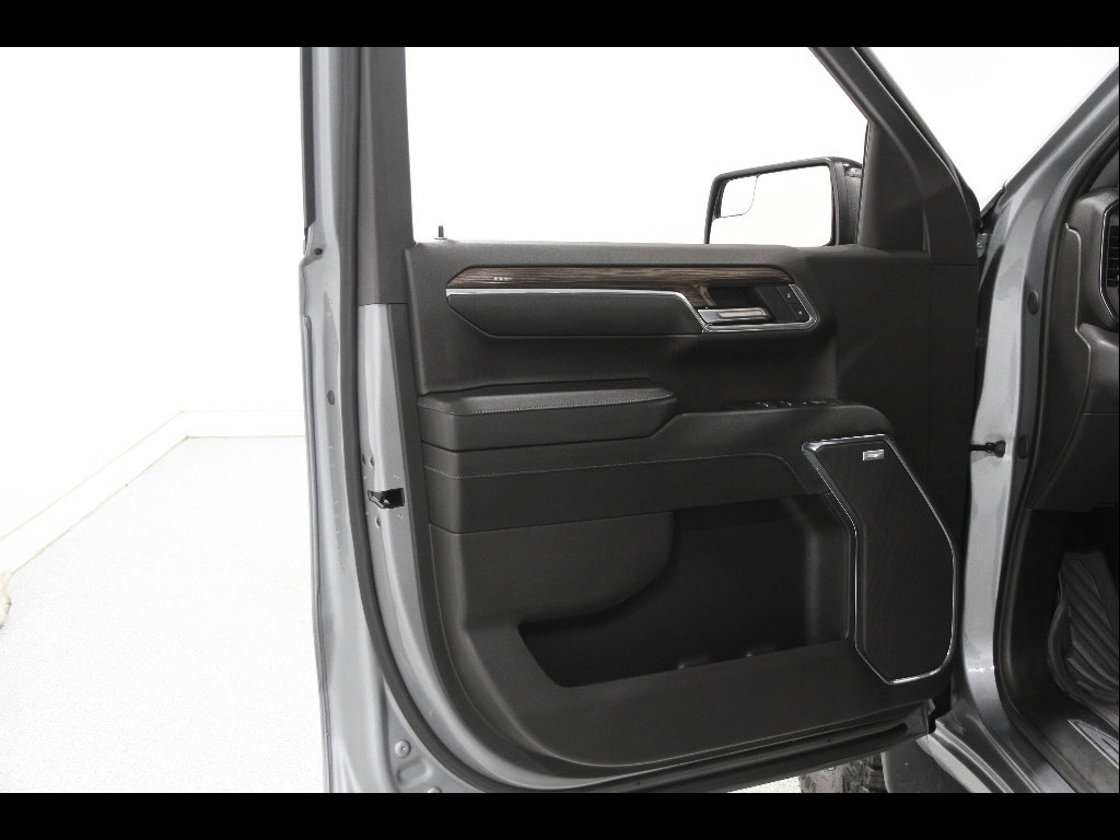 Used 2024 Chevrolet Silverado 1500 LT Trail Boss w/ Convenience Package II image 4