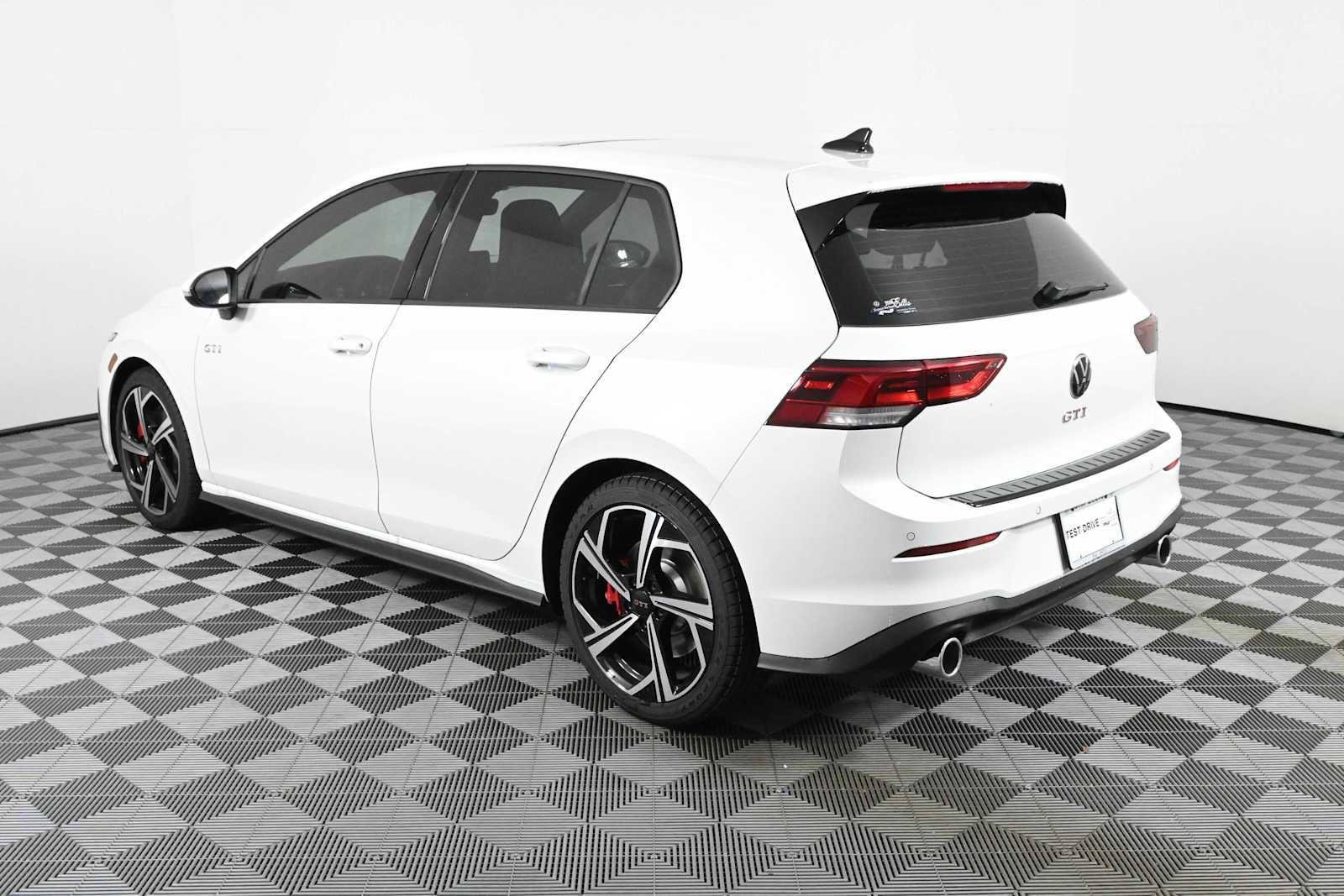 New 2026 Volkswagen GTI SE FWD image 7