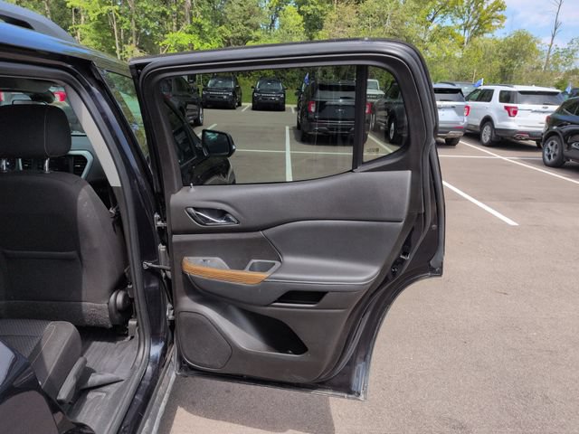 Used 2021 GMC Acadia SLE w/ Driver Convenience Package FWD image 17