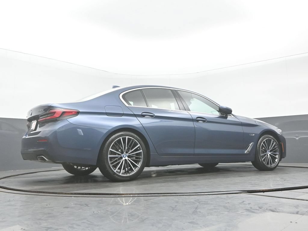 Used 2023 BMW 530e xDrive w/ Premium Package AWD/4WD image 32