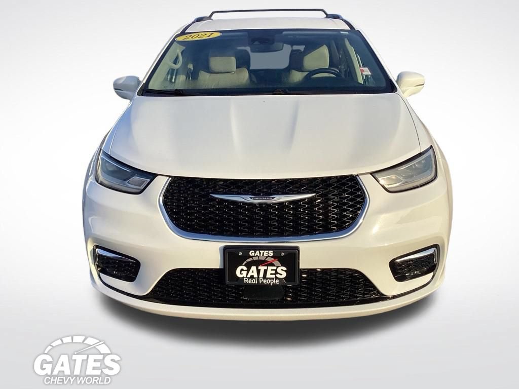 Used 2021 Chrysler Pacifica Touring-L FWD image 2