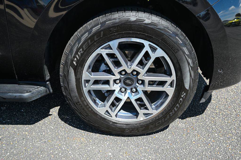 Certified 2025 Ford Expedition Active AWD/4WD image 15