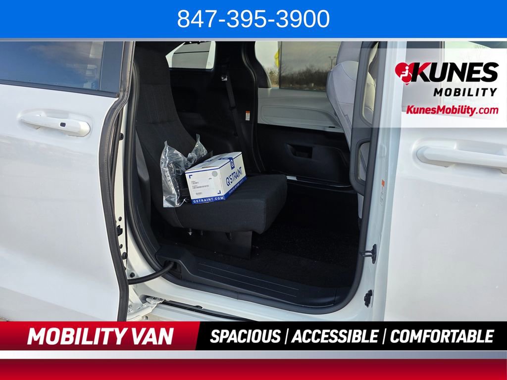 Used 2026 Toyota Sienna LE FWD image 22