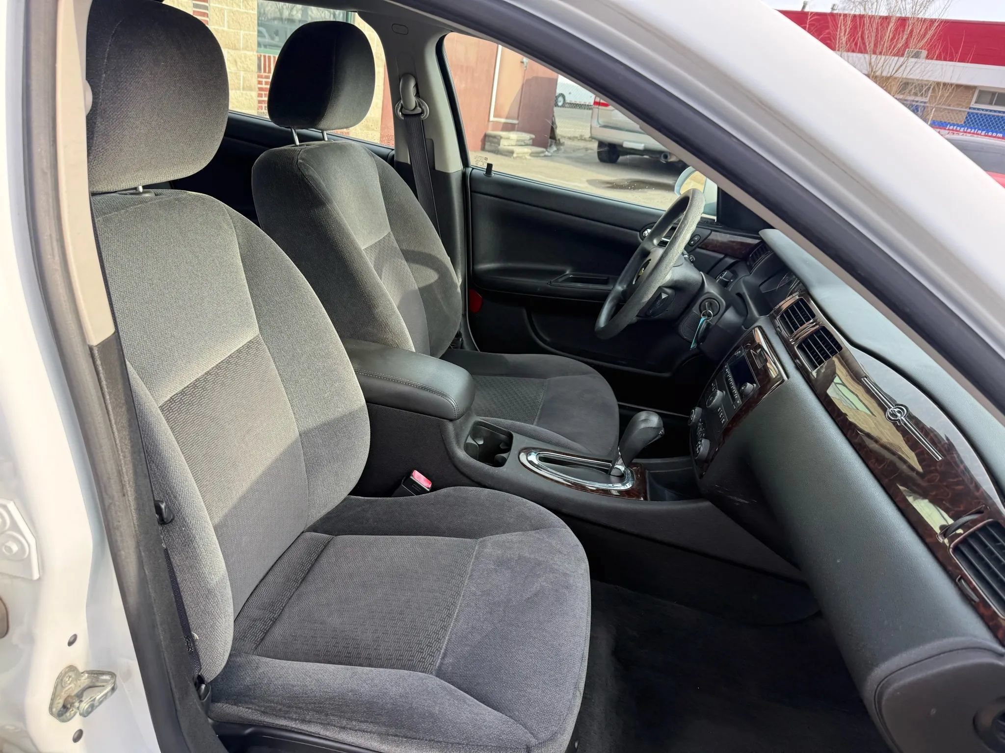 Used 2016 Chevrolet Impala LT FWD image 27