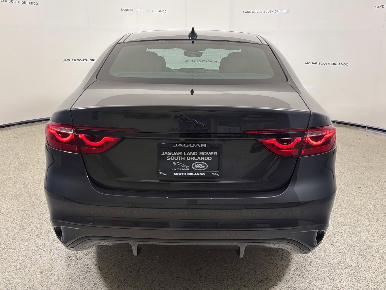 Used 2024 Jaguar XF R-Dynamic SE AWD/4WD image 4