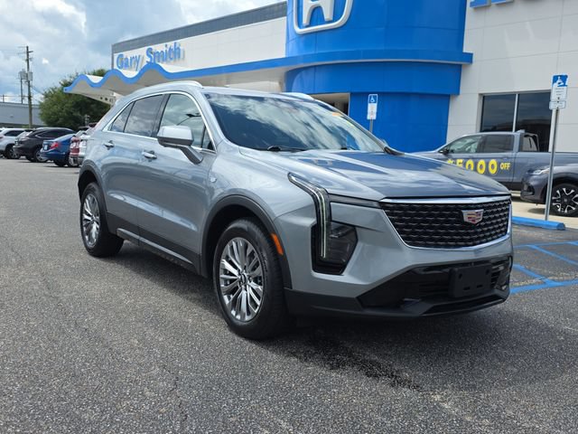 Used 2025 Cadillac XT4 Premium Luxury FWD image 2