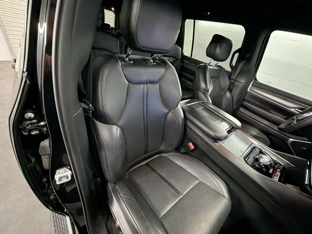 Used 2024 Jeep Wagoneer L Series II RWD image 28