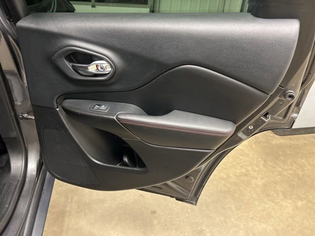 Used 2019 Jeep Cherokee Trailhawk w/ Cold Weather Group image 28