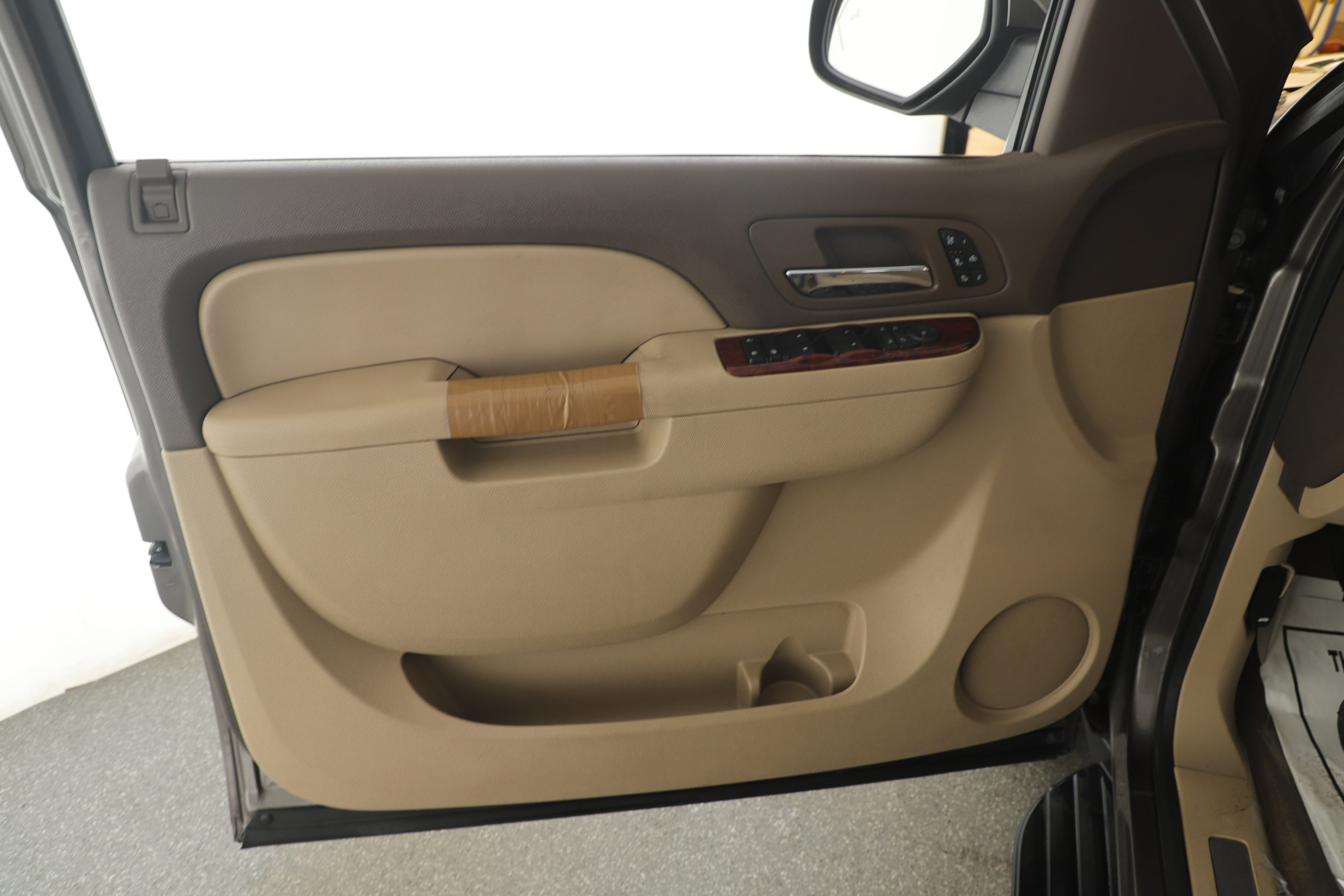 Used 2013 Chevrolet Suburban LTZ image 8