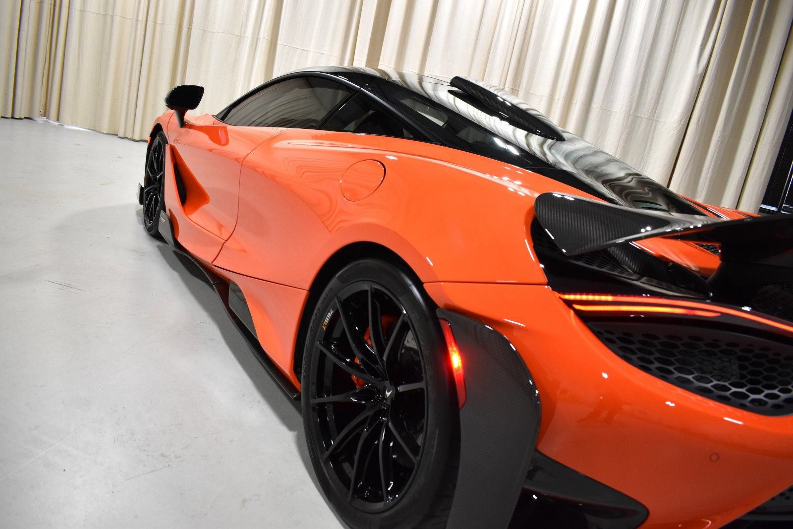 Used 2021 McLaren 765LT RWD image 10