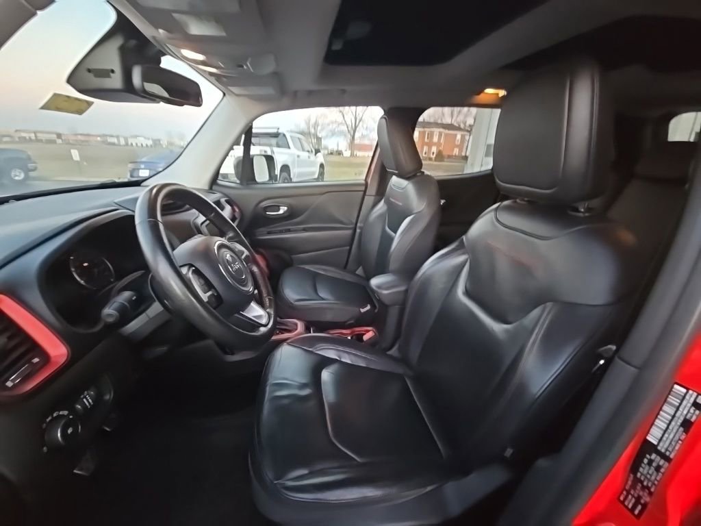 Used 2016 Jeep Renegade Trailhawk w/ Premium Trailhawk Package image 14