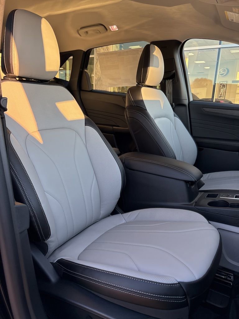 New 2026 Ford Escape SE w/ PHEV Premium Package image 23