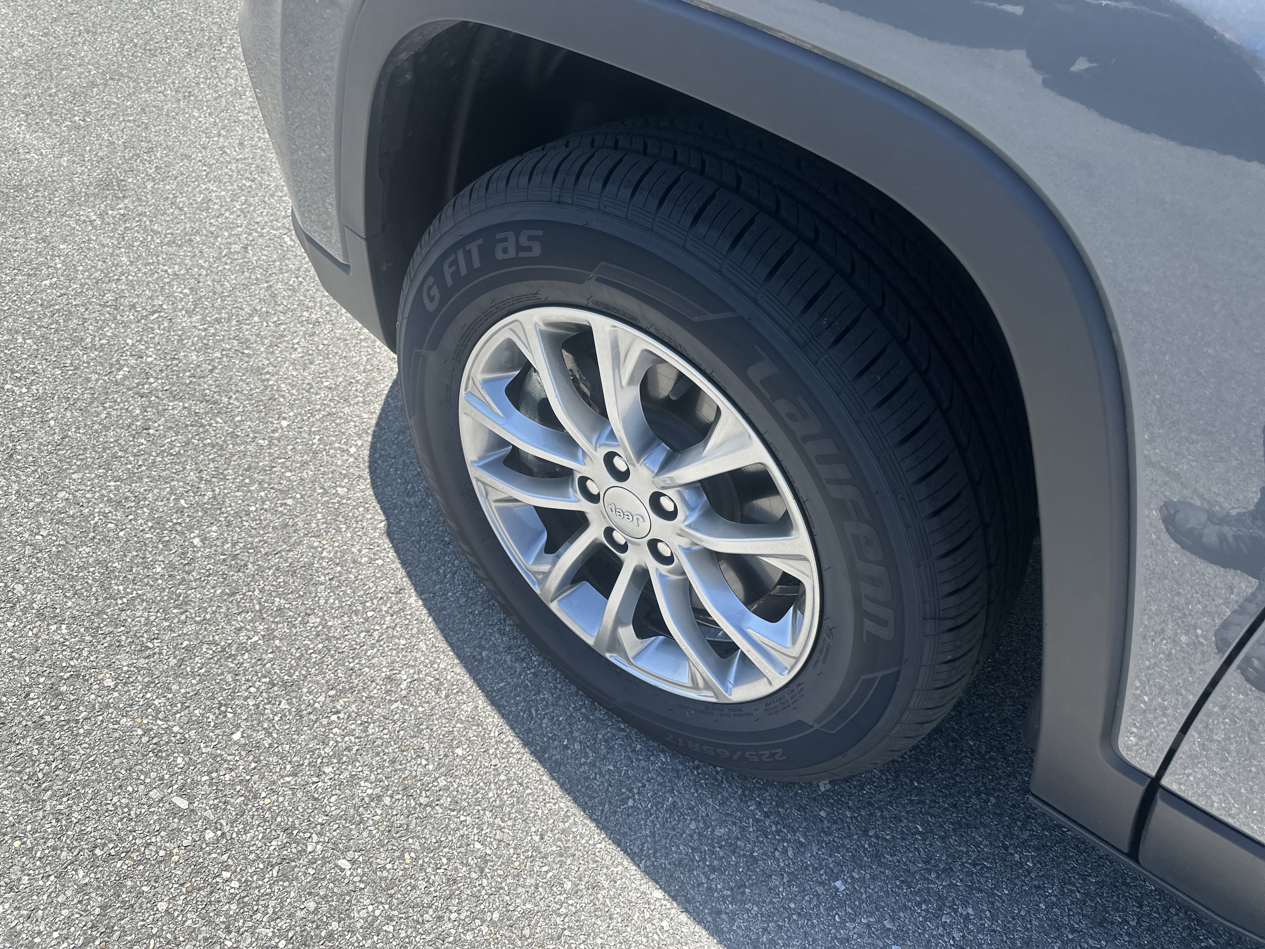 Used 2021 Jeep Cherokee Latitude Lux w/ Comfort/Convenience Group AWD/4WD image 13