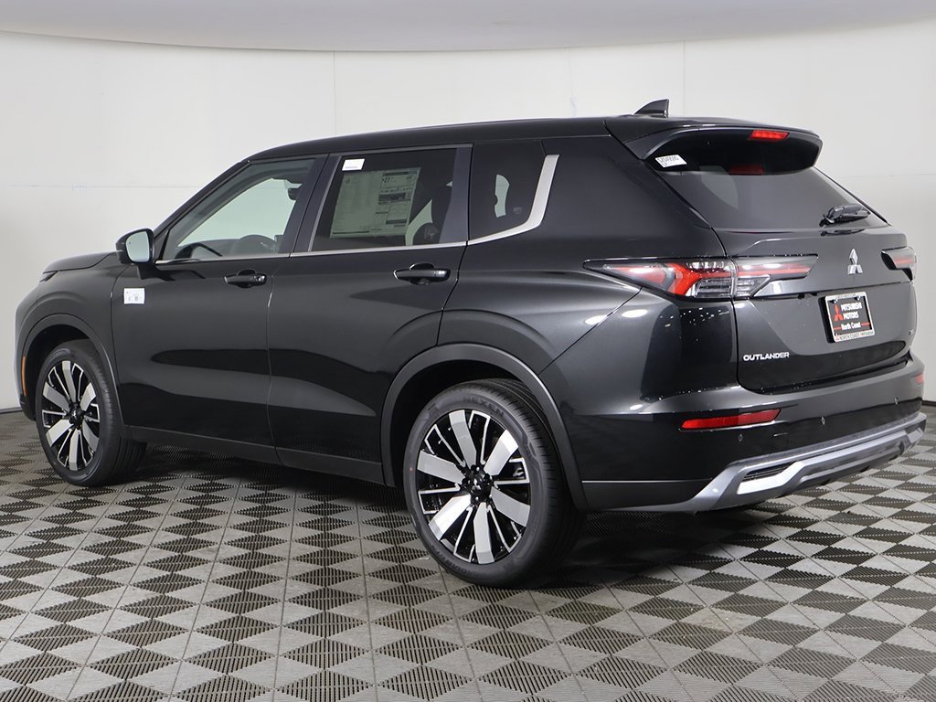 New 2025 Mitsubishi Outlander SE image 12