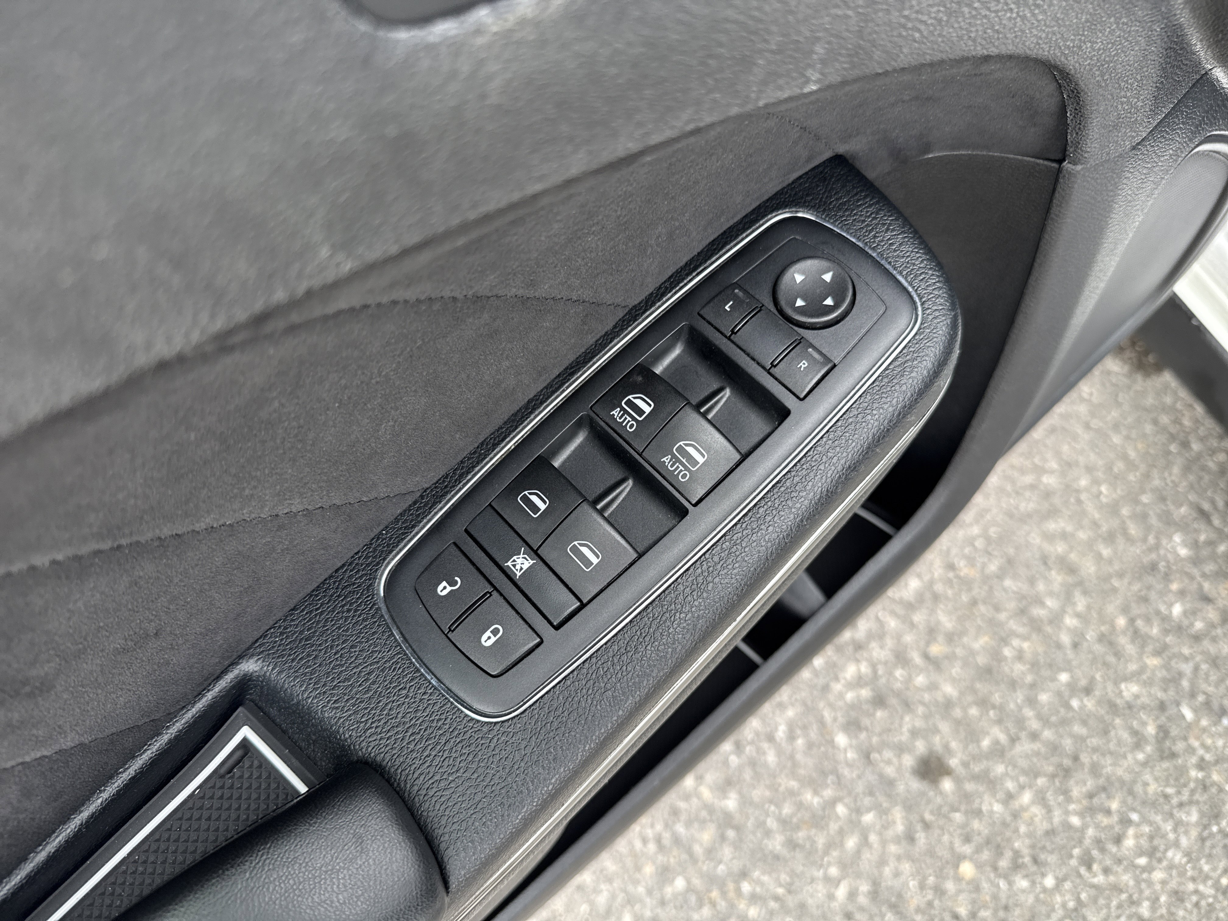 Used 2015 Dodge Charger SRT Hellcat w/ Harman/Kardon Audio Group image 16