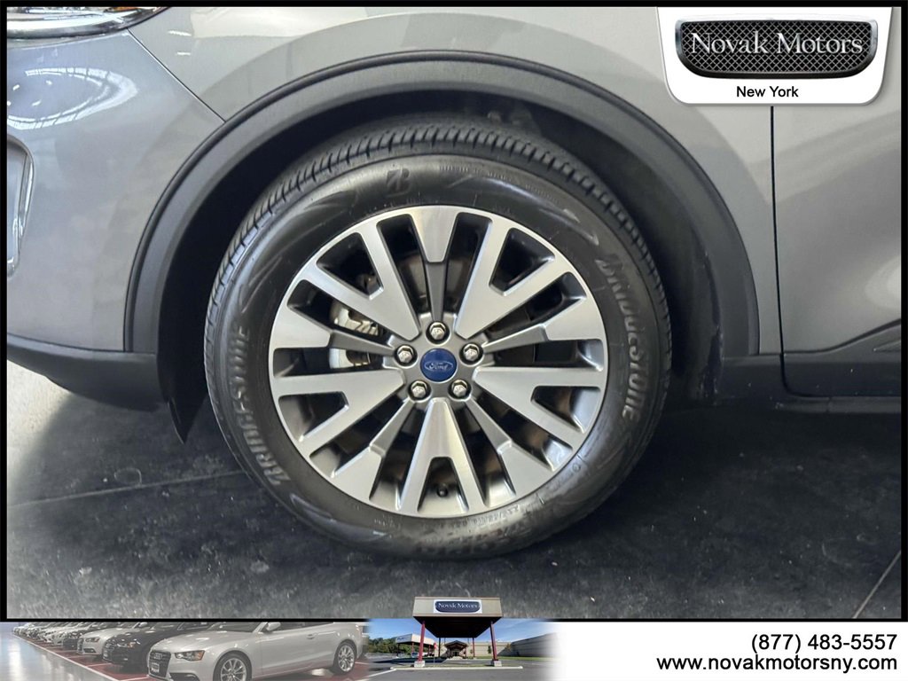 Used 2022 Ford Escape Titanium image 9