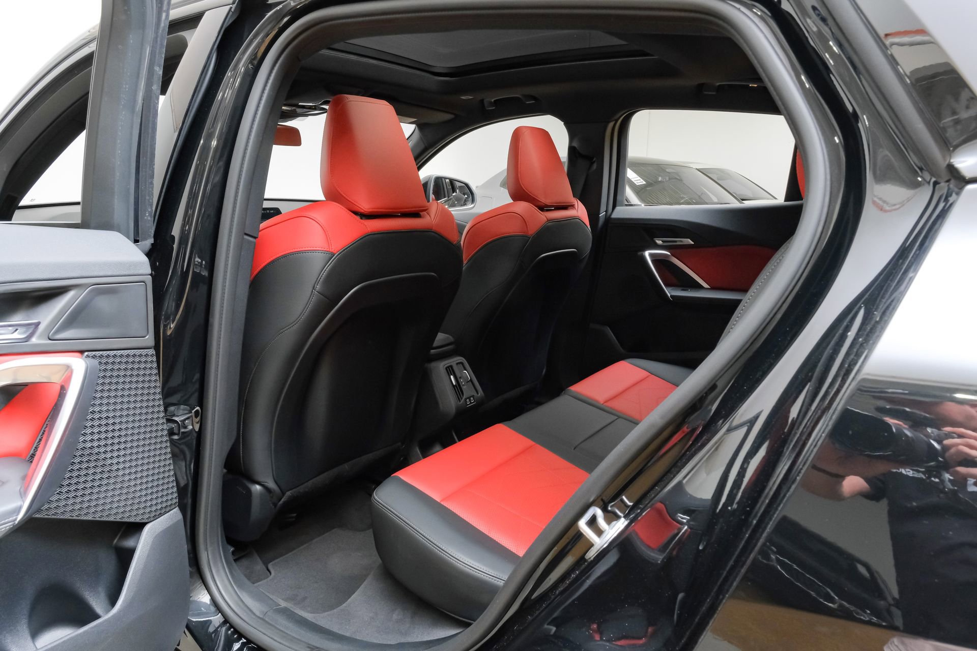 Used 2025 BMW X2 xDrive28i AWD/4WD image 46