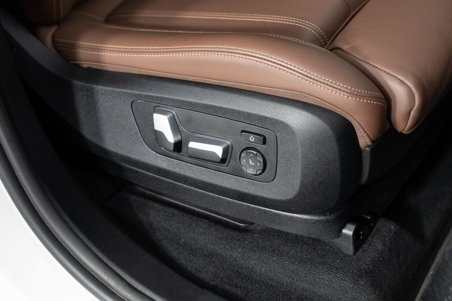 Used 2022 BMW X7 xDrive40i w/ Premium Package image 36