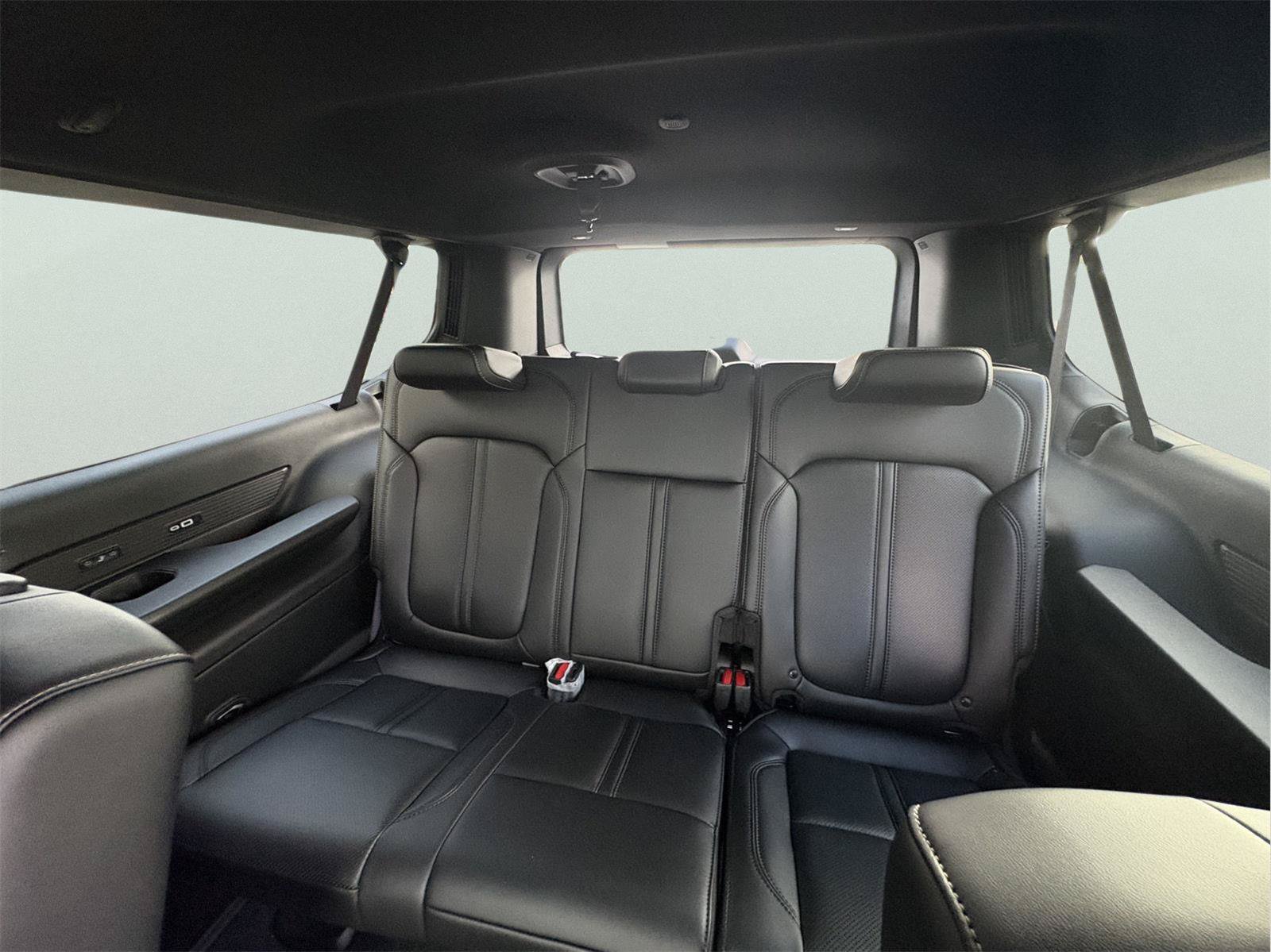 New 2026 Jeep Grand Wagoneer L 4WD image 10