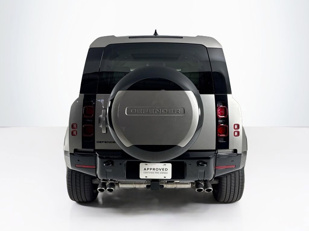 Used 2025 Land Rover Defender 110 X-Dynamic SE image 4