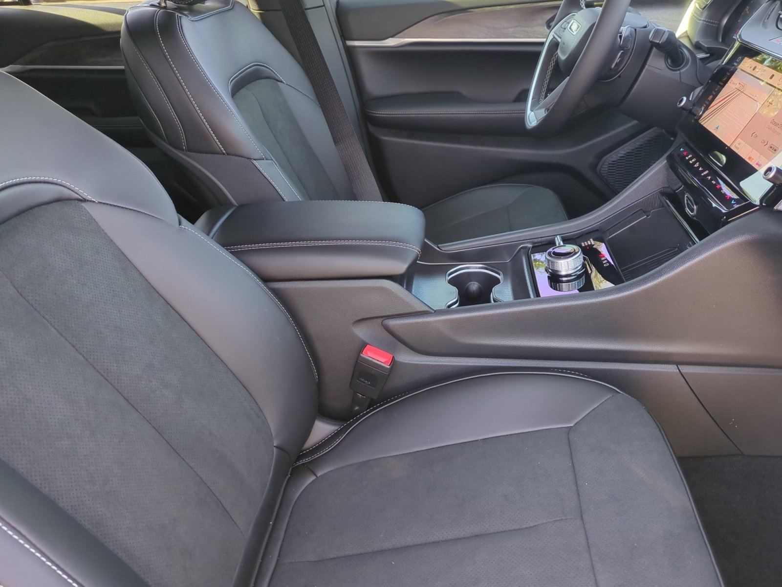 New 2026 Jeep Grand Cherokee Altitude AWD/4WD image 19