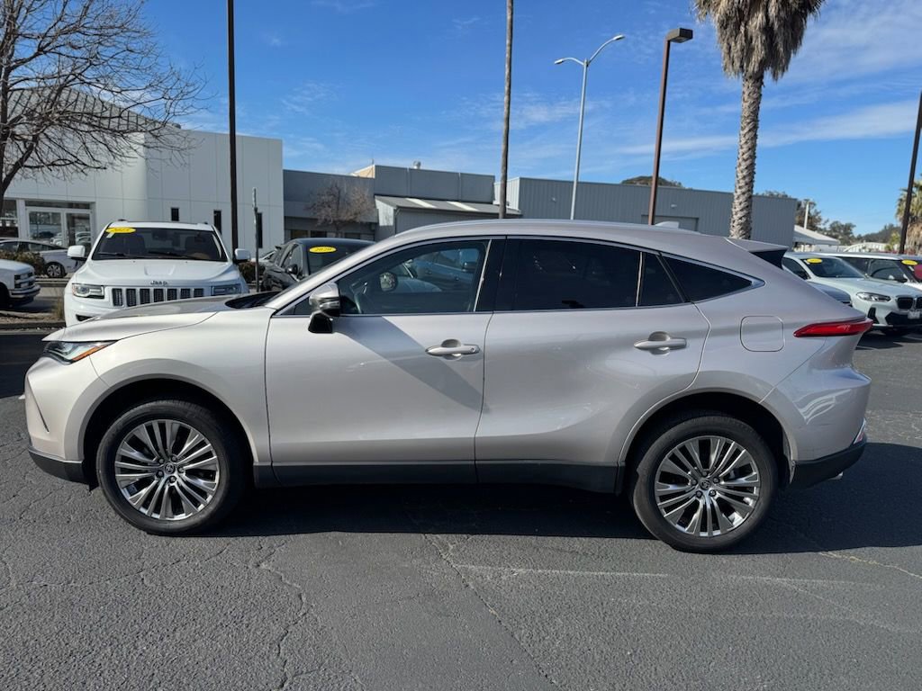 Used 2024 Toyota Venza XLE image 6