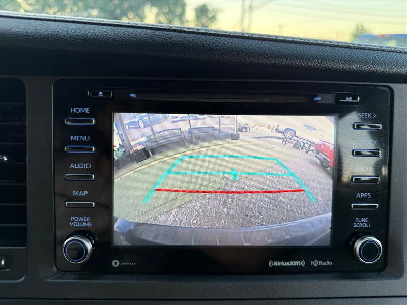 Used 2018 Toyota Sienna SE Premium w/ Carpet Mat Package FWD image 30