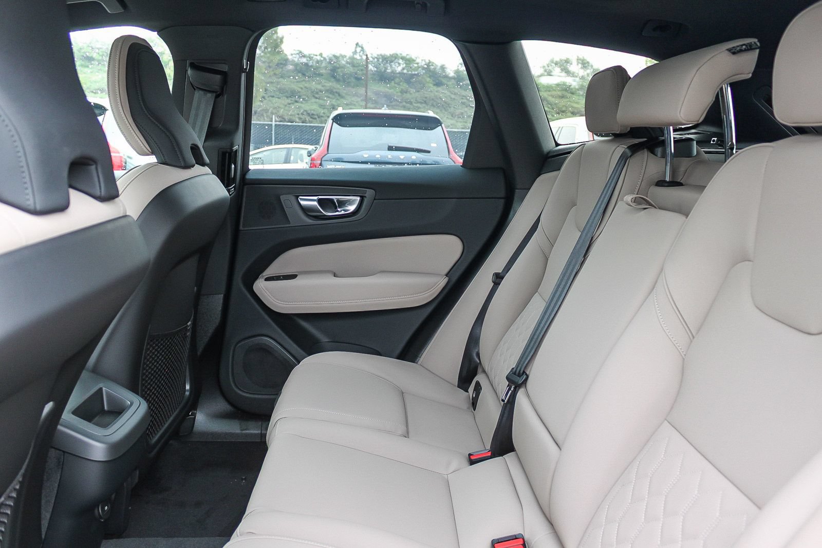 New 2026 Volvo XC60 B5 Plus w/ Climate Package PRO AWD/4WD image 21