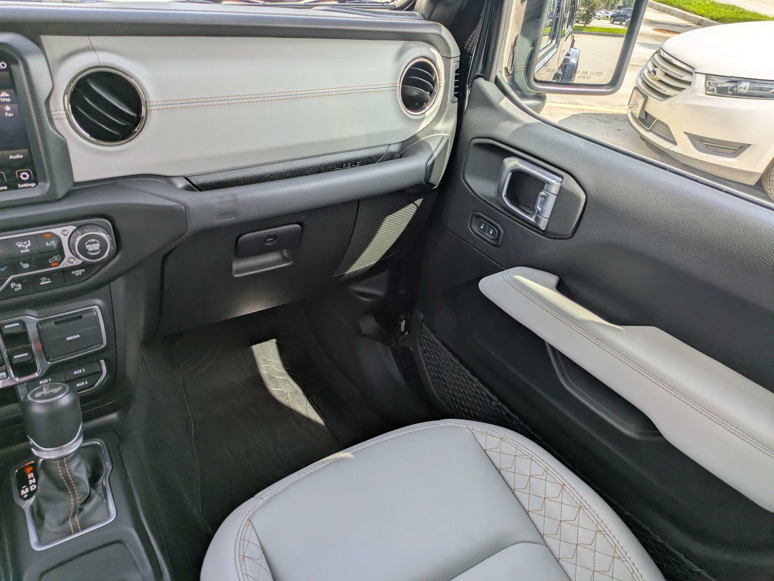 Used 2023 Jeep Wrangler Unlimited Sahara AWD/4WD image 15