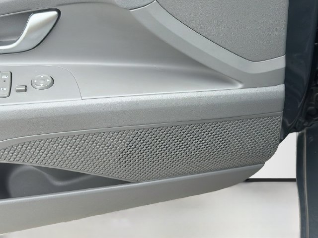Used 2025 Hyundai Elantra SEL FWD image 18