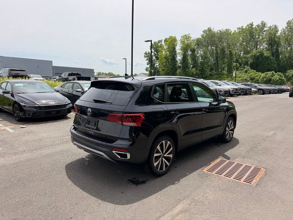 Used 2024 Volkswagen Taos SE FWD image 4