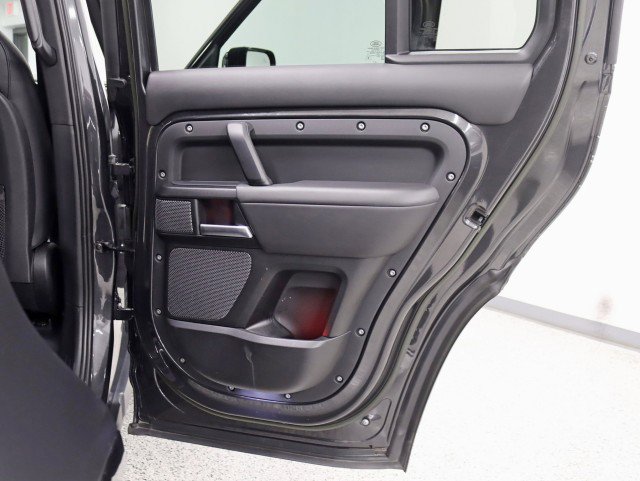 Used 2023 Land Rover Defender 110 V8 AWD/4WD image 37