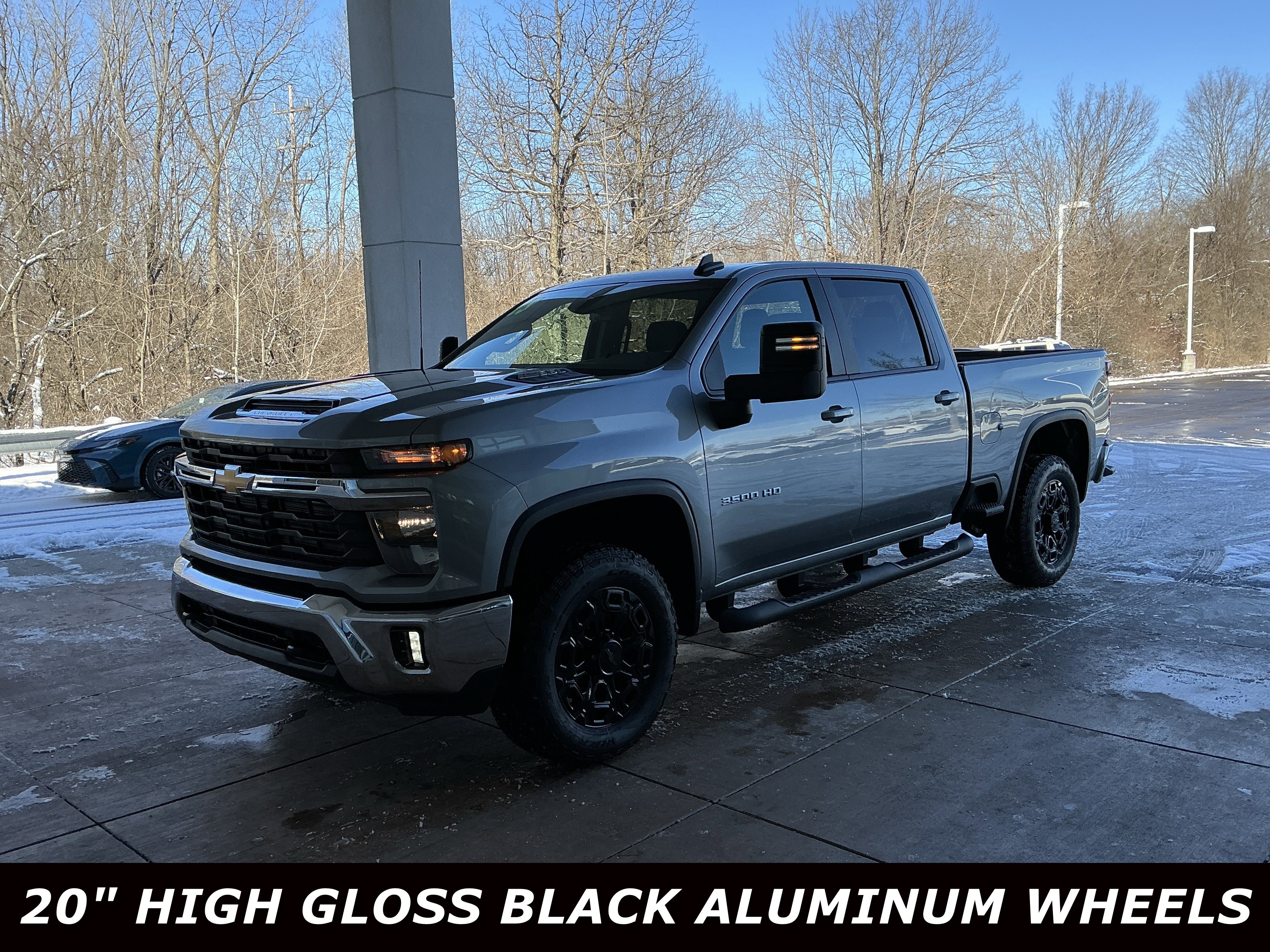 Used 2025 Chevrolet Silverado 3500 LT w/ Convenience Package image 3