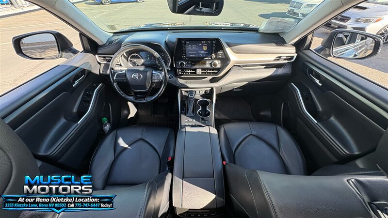 Used 2021 Toyota Highlander XLE AWD/4WD image 16