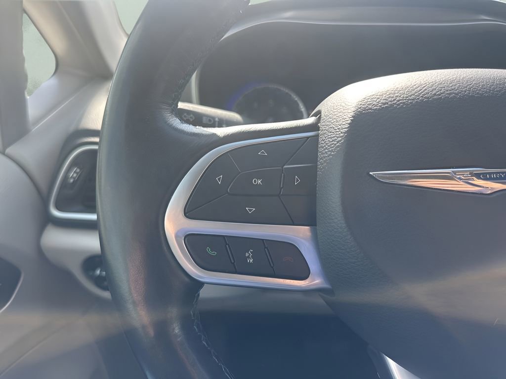 Used 2021 Chrysler Pacifica Touring-L image 14